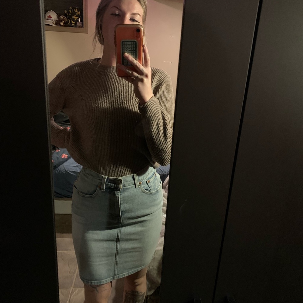 Levi’s light wash denim skirt